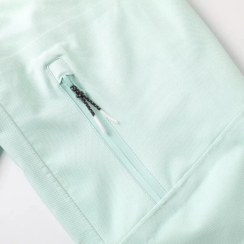 WOMEN'S VINCENT WINDBREAKER (10)